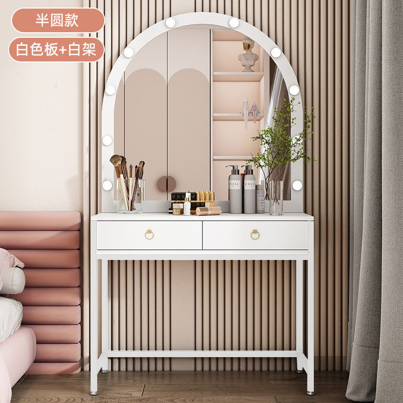 Beauty Makeup Bridal - Meja rias studio dengan lampu meja